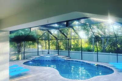 Image de 5 bedroom home with heated pool and hot tub