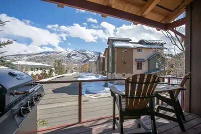 Image de Majestic Mountain Escape - Ski mountain views, close to skiing and the river!