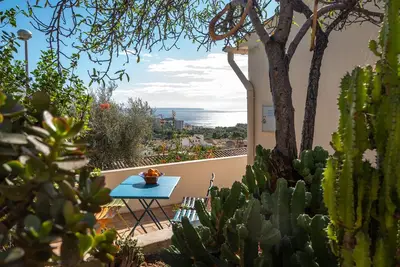 Image de Mallorcan house above Palma with great sea views