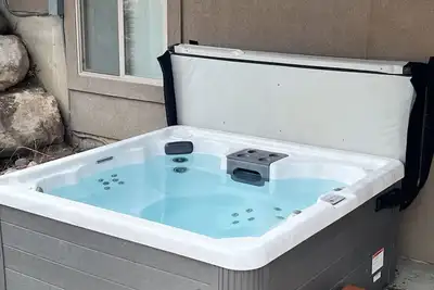 Image de Hot Tub - Bbq - Private Patio with Mountain Views
