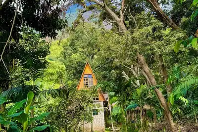 Image de Welcome to your slice of paradise at our stunning lakeside hotel