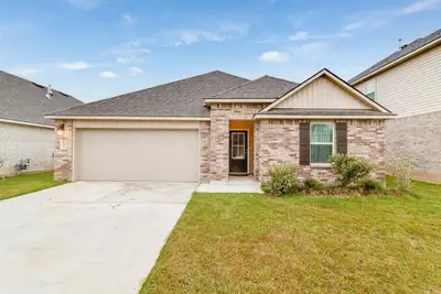 Image de Spacious/open 4 bedroom 3 bath with office