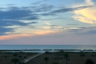 Image de Immaculate Beach Front Condo in Landmark Towers Sand Key Florida-Newly Renovated