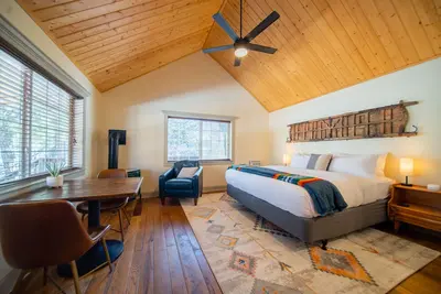 Image de Shasta View Lodge - Cabin 5