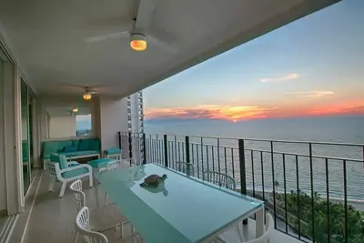Image de F-View & Rest Overlooking the Ocean!