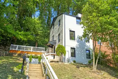 Image de Entire Townhouse In Arlington | Free Parking