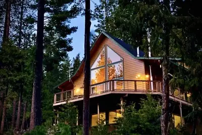 Image de Huge Cozy Cabin 3 Bed Rooms, loft, Game\/bedroom, Spa