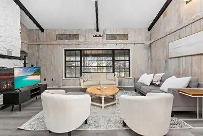 Image de Quivira · *2 Living Rooms | Patio w/ Seating | Bar Area*
