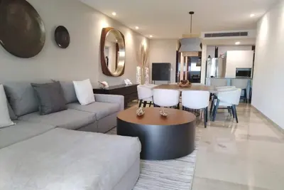 Luxury apartment w/private jacuzzi and ocean views