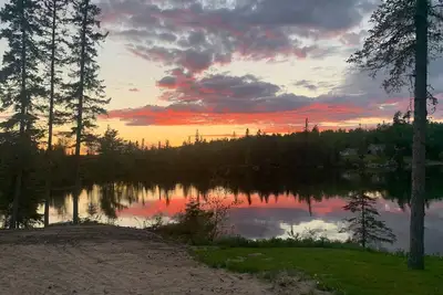 Image de Drive up to a lakefront retreat and access to Lake of the Woods. Privacy awaits!