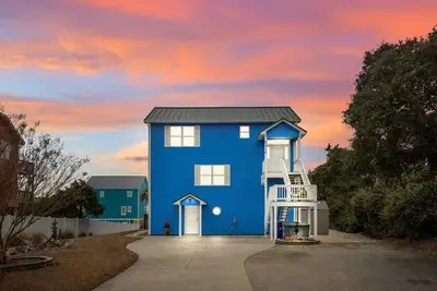 Image de Oceanview, close to beach, pool, fire pit, dog friendly with no extra fee!