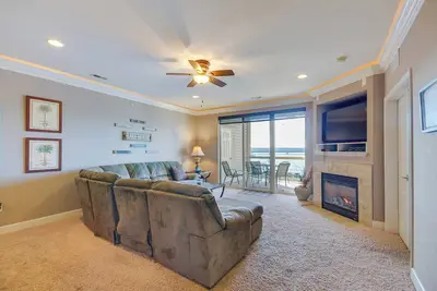 Image de Waterfront Osage Beach Condo w/ Patio & Grill