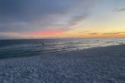 Image de City. Beach. Eat. Shop. Repeat. Discover how fun life can be “on turtle time”! !