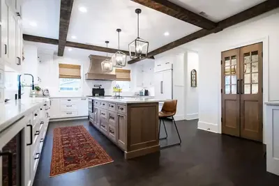 Image de Simply Stunning Home in Dt Lake Geneva W/Game room!
