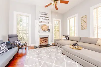 Image de Entire Duplex-Sleeps 19 Perfect for Large Groups
