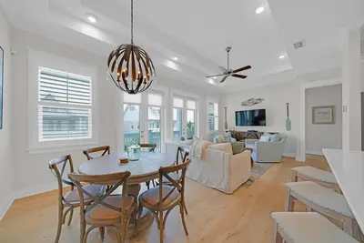 Image de Prominence - \"Totally Beachin'\" - 2 Br / 2 Ba - 2 King Beds - Sleeps 5