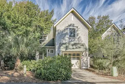 Image de Nestled in Keepers Landing neighborhood at this cozy two bedroom home! Access to both clubs
