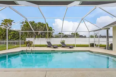 Image de Game area w/pool table & Darts, Beautiful Heated Pool - Villa Sunshine Hideaway - Roelens Vacations