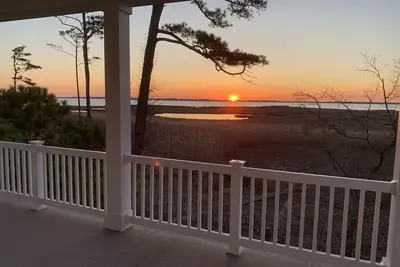 Image de Bay View! Waterfront! Sunrise In The Morning!