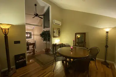 Image de Quiet Vaulted Private Home, heart of popular south end, walking to all.