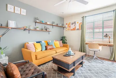 Image de Vibrant 2br – Dt Living, Stylish & Serene Stay!