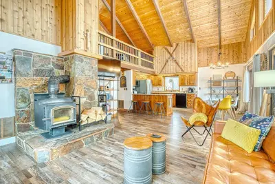 Image de Pet Friendly, Cozy Whitefish Cabin with Mountain Views