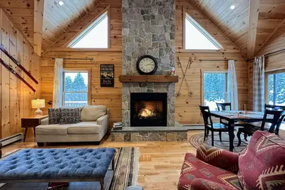 Image de New Cozy and Private Log Cabin minutes from Bretton Woods, Cannon, Bethlehem. Pet friendly!