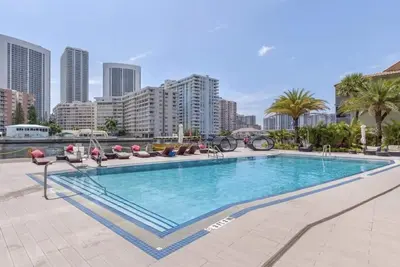 Image de Modern Apartment 1b/1b - Beach Walk Resort