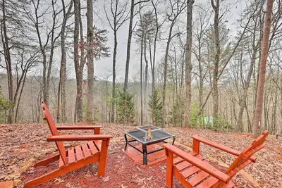 Image de Cozy Blue Ridge Cabin w\/ Hot Tub!