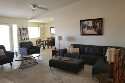 Image de Peaceful setting w\/patio. Nice street and great walking trails!