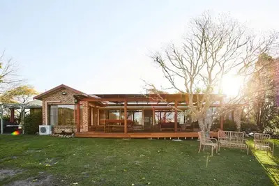 Image de A rural retreat on 15 acres with swimming pool and direct river access.