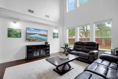 Image de Hill Country Luxury 5 Bedroom Family House. Monthly heavy discounts! !