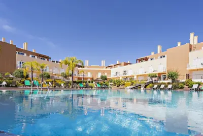 Image de Cabanas Gardens, 4px, vue sur la piscine