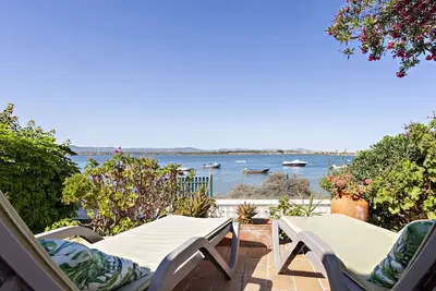 Image de Maison de plage, à 2 pas de l'océan!