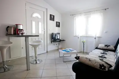 Image de Nice apartment with pool and partial sea view\n