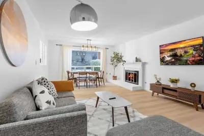 Image de 12815 Bellevue · 4b2b Newly Remodeled Home @Bellevue/close to Park