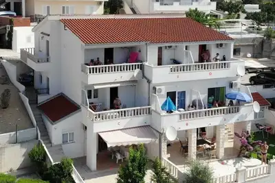 Image de Villa Laura - 50m from the beach and center. Quiet location with sea view.