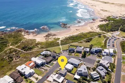 Image de Anna Bay Beach Shack, 44 Ocean Avenue - fantastic 2 storey house with spectacular views