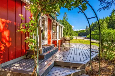 Image de Riverside cabin near Mount Rainier with hot tub!