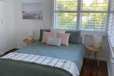 Image de 700m to Beach, Home with Self Contained Space, Walk to Cafe & Shops