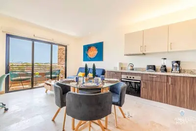 Image de Bright Condo | Rooftop Pool | 7min Walk to Beach