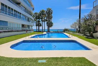 Image de 1 bed garden apt sleeps 2, parking, next to beach