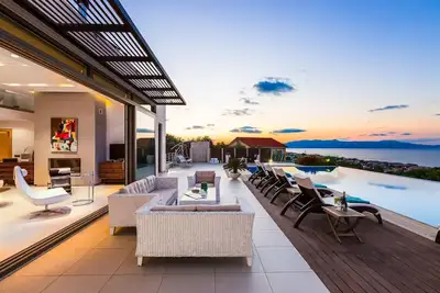Image de Lux Villa 600mt to beach★Gym & Basketball ★Heated pool★Jacuzzi★100 mt to Taverna