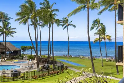Image de Coastal Remodeled ocean view Papakea Resort condo
