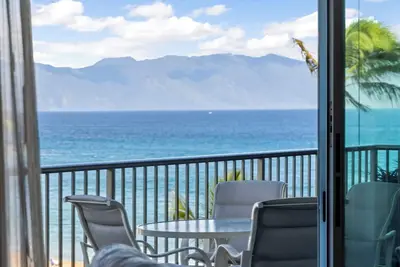 Image de Completely remodeled Whaler on Kaanapali Beach, stunning views of black rock!