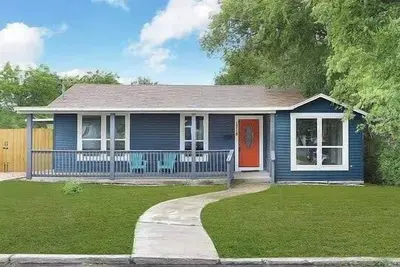 Image de Stylish 4 Br/2Ba Renovated Home Near Downtown