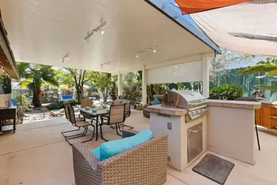Image de Cheerful 4-bedroom house with free parkings.