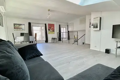 Image de Top Floor / Spacieux logement situé Rue des Serbes