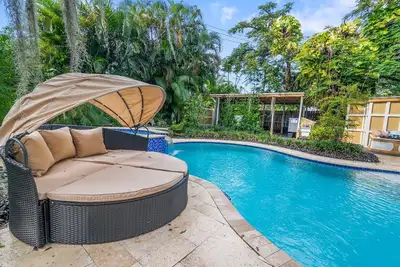 Image de Tropical Oasis | Lake | Free Pool Heat | Hot Tub
