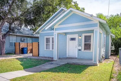 Image de ⭐️Brand New Listing! ⭐️Cozy Historic House 5min*Dt